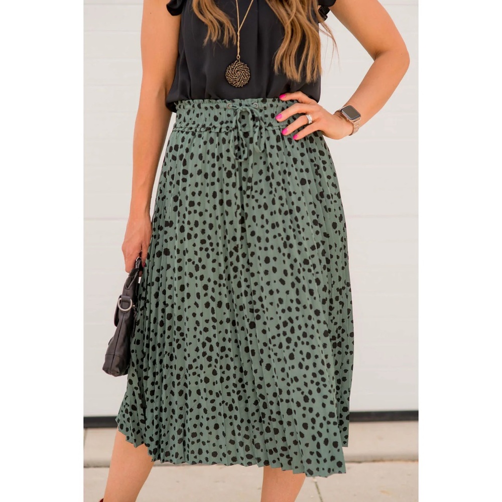 GILLI CHEETAH PLEATED SKIRT in SAGE